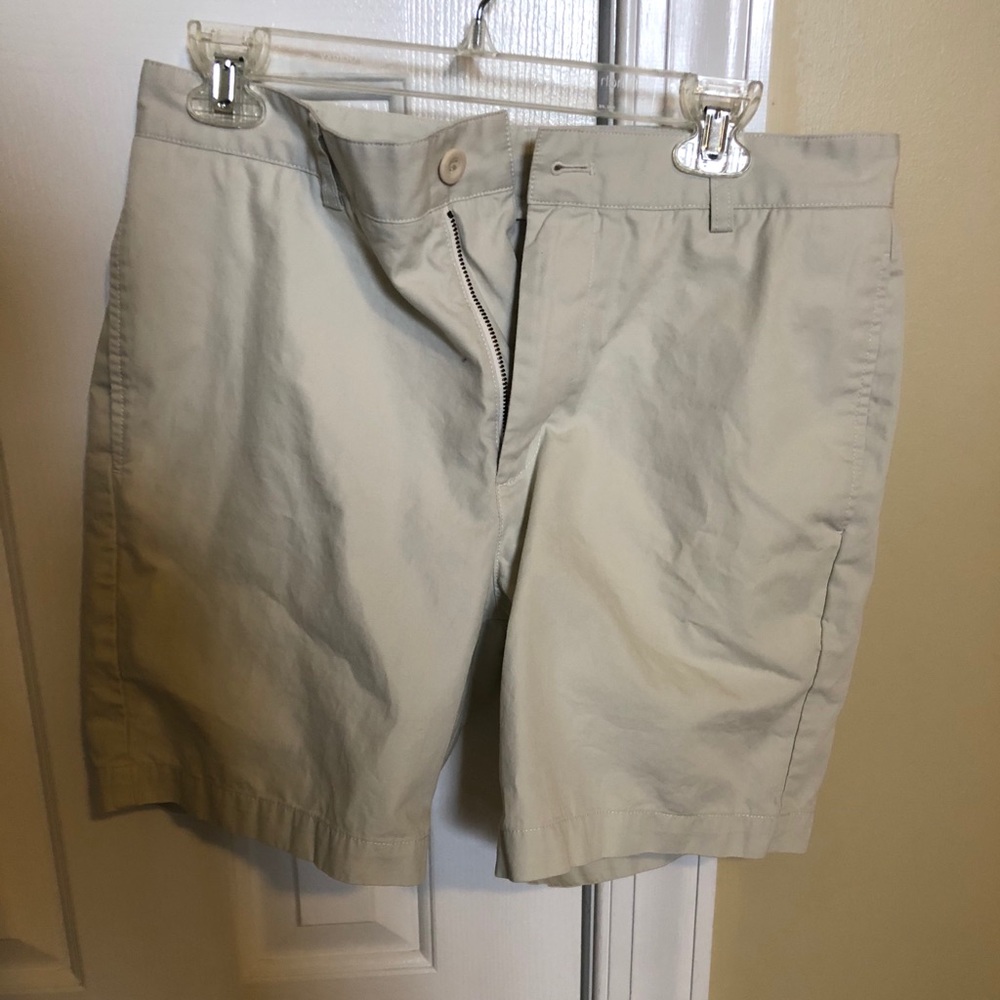 Vineyard Vines shorts size 32